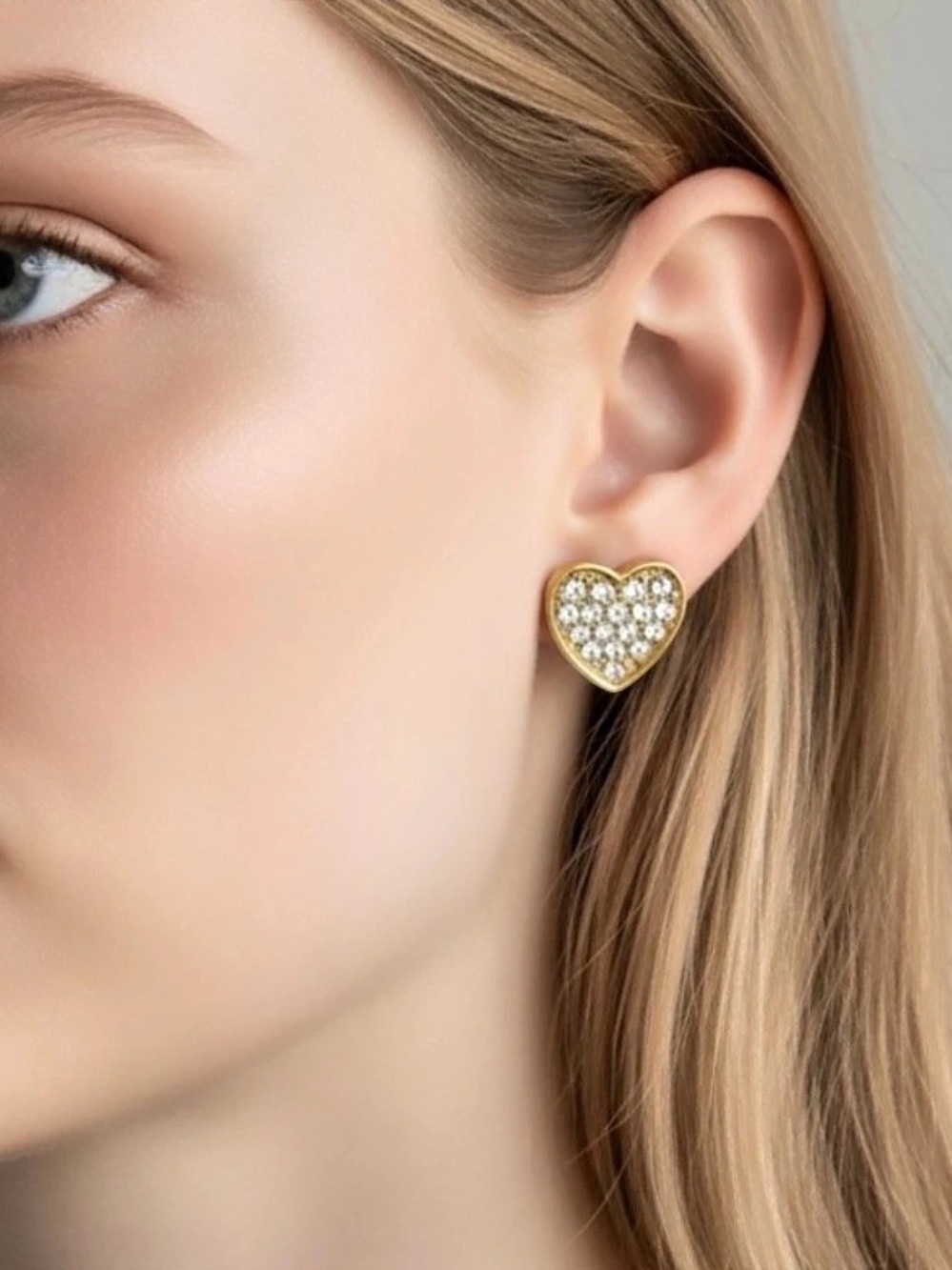 NWT Heart Crystal Stud Earrings in Gold & White